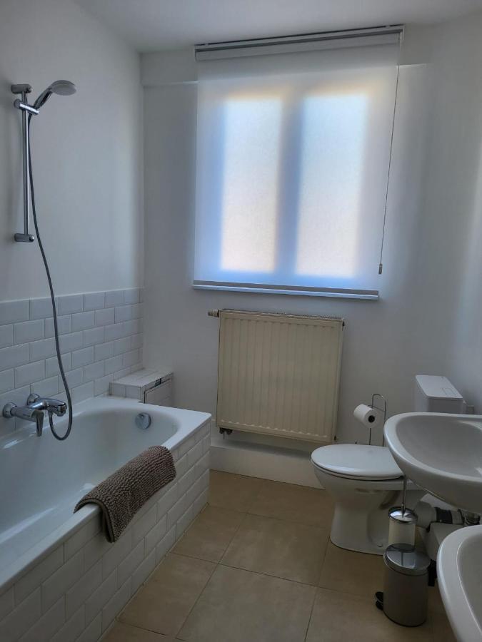 Maison d'hôtes Brussels Bed & Blockchain Private With Shared Bathroom